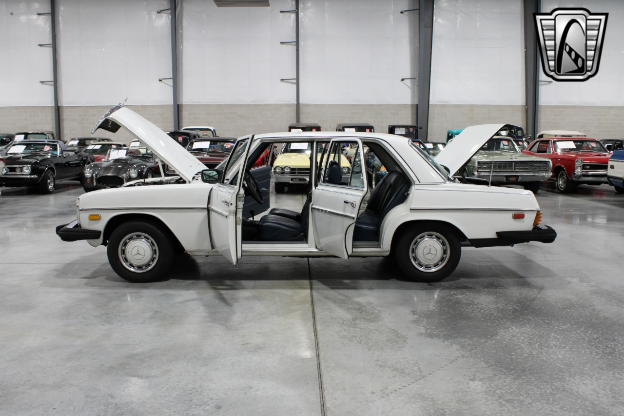 1974 Mercedes-Benz 115 89