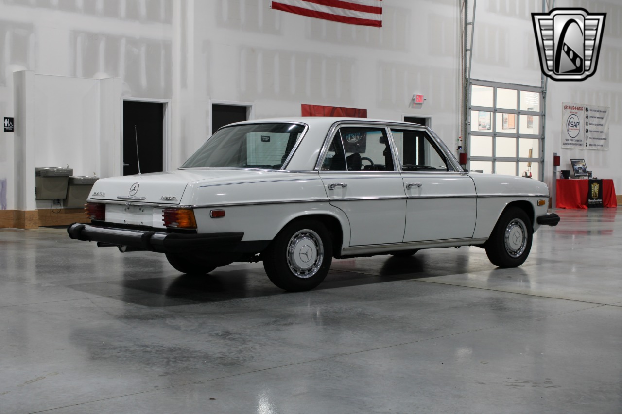 1974 Mercedes-Benz 115 13