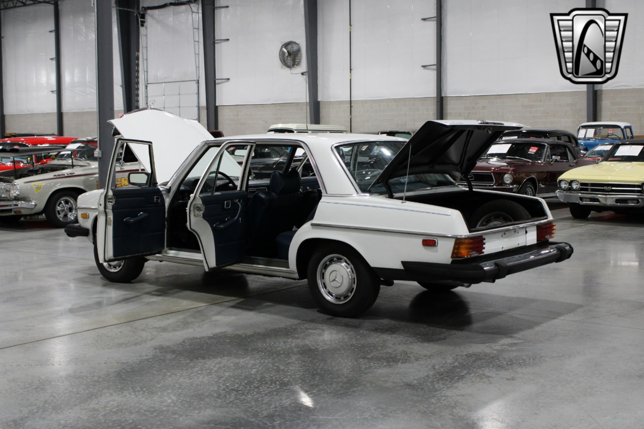 1974 Mercedes-Benz 115 17