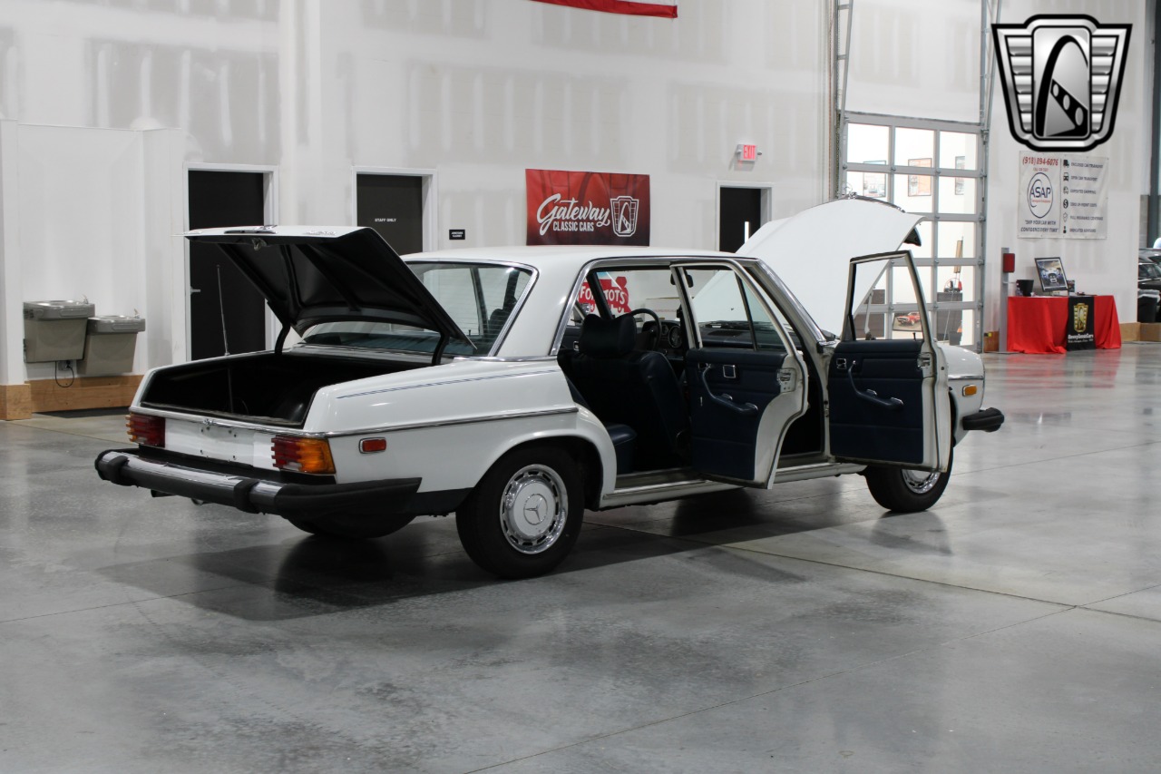 1974 Mercedes-Benz 115 19