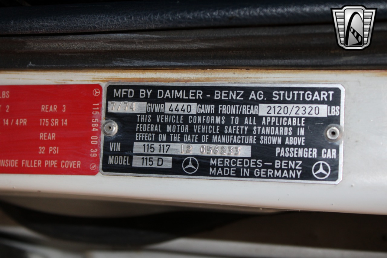 1974 Mercedes-Benz 115 26
