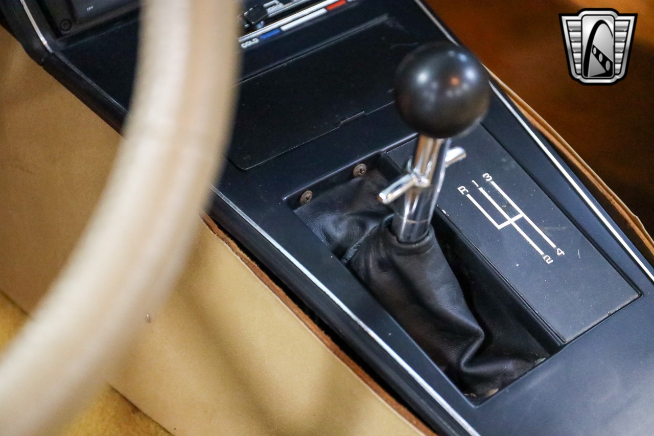 1977 Chevrolet Corvette 18