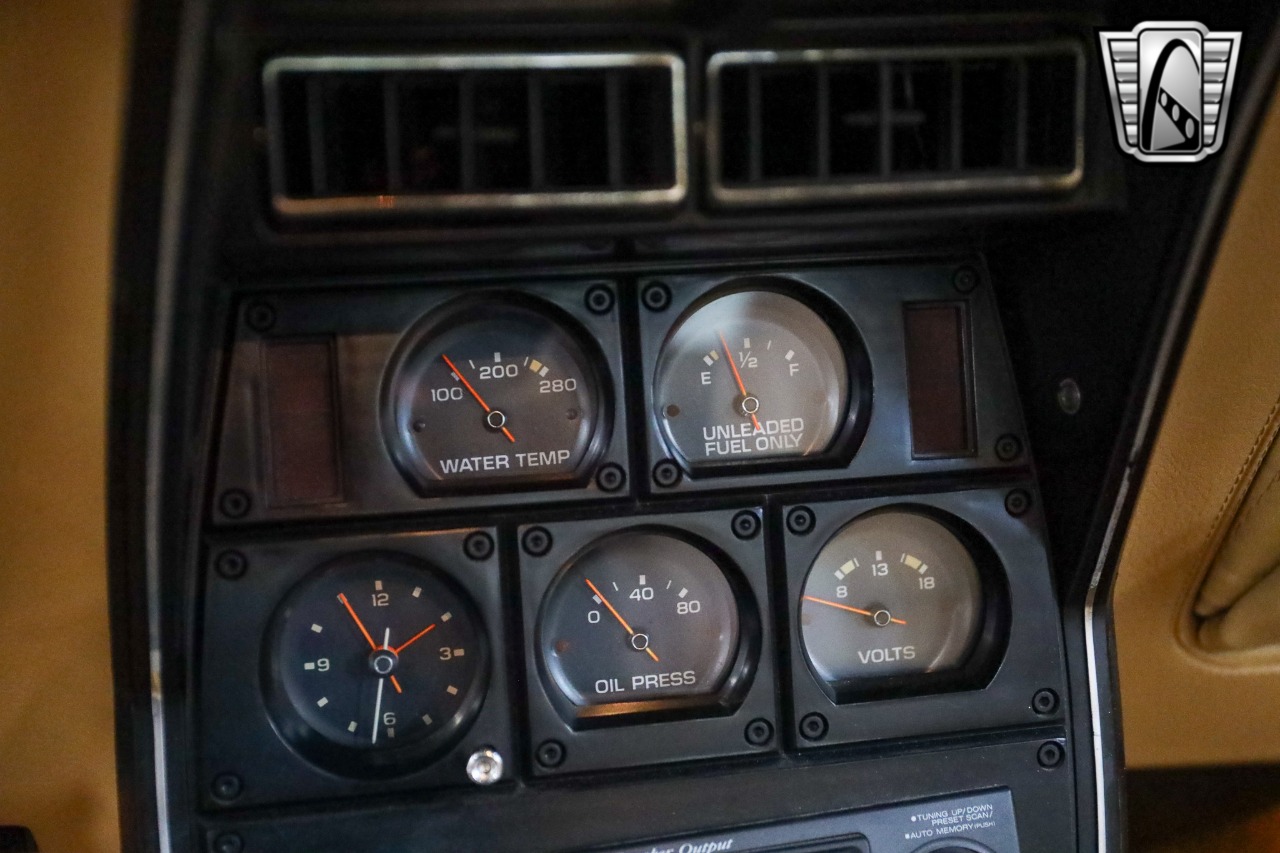 1977 Chevrolet Corvette 20