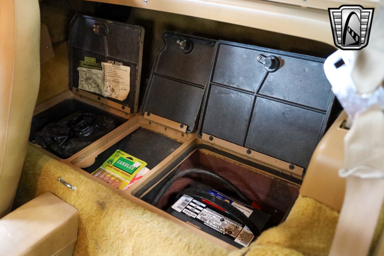 1977 Chevrolet Corvette 23