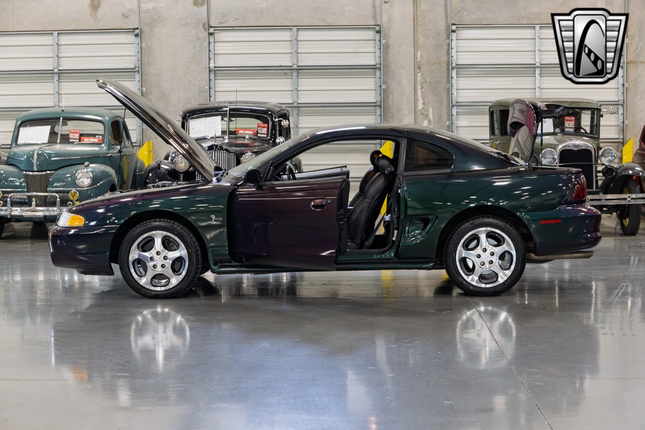 1996 Ford Mustang SVT Cobra 10