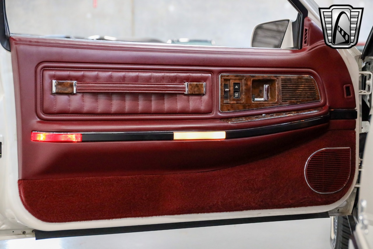 1991 Buick Riviera 16