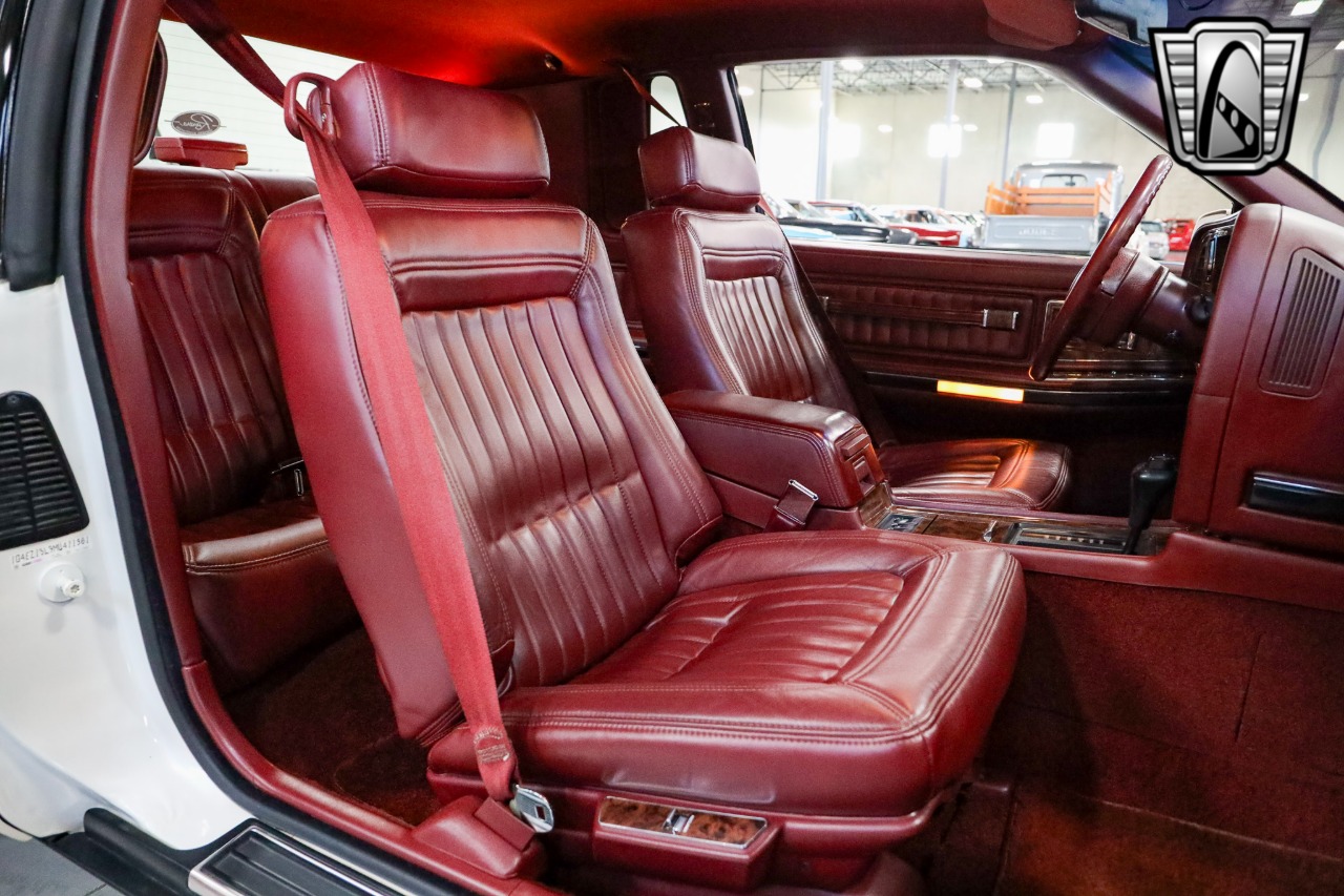 1991 Buick Riviera 25