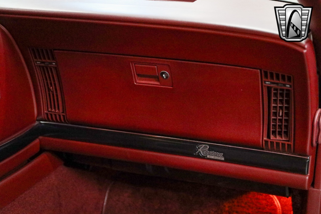 1991 Buick Riviera 26