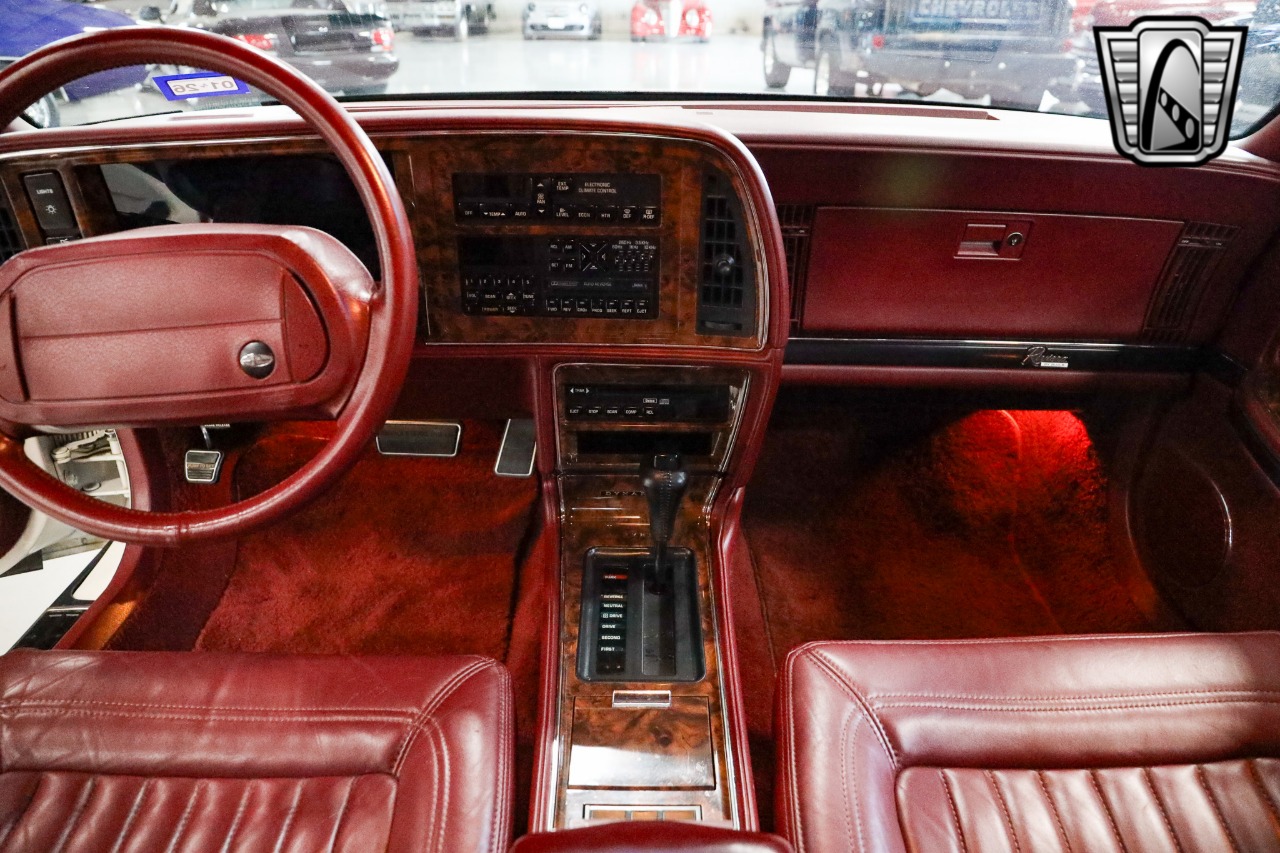 1991 Buick Riviera 21