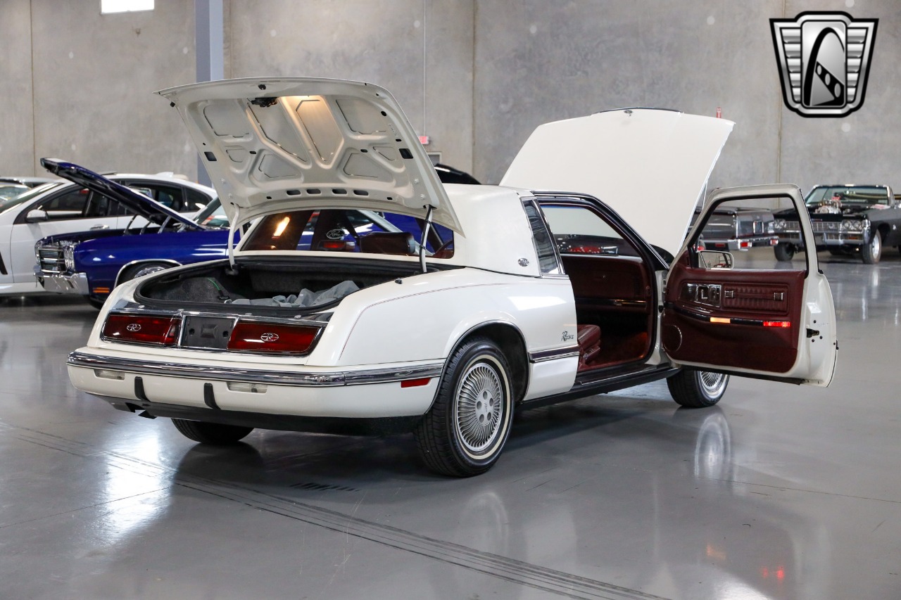 1991 Buick Riviera 11