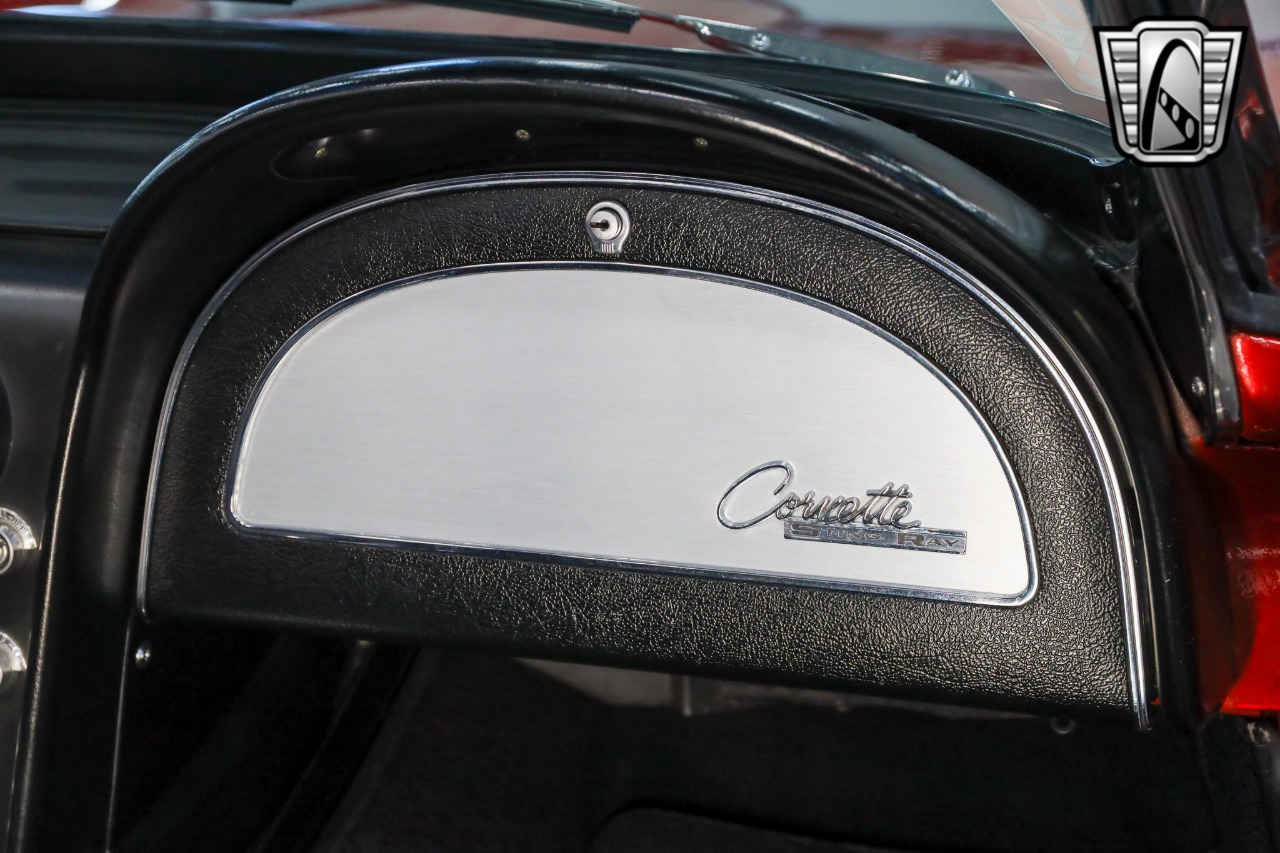 1965 Chevrolet Corvette 23