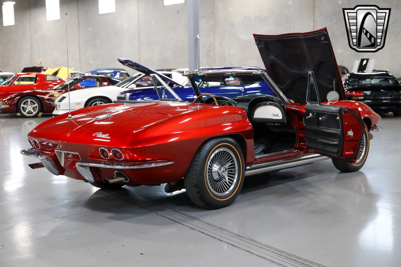 1965 Chevrolet Corvette 11