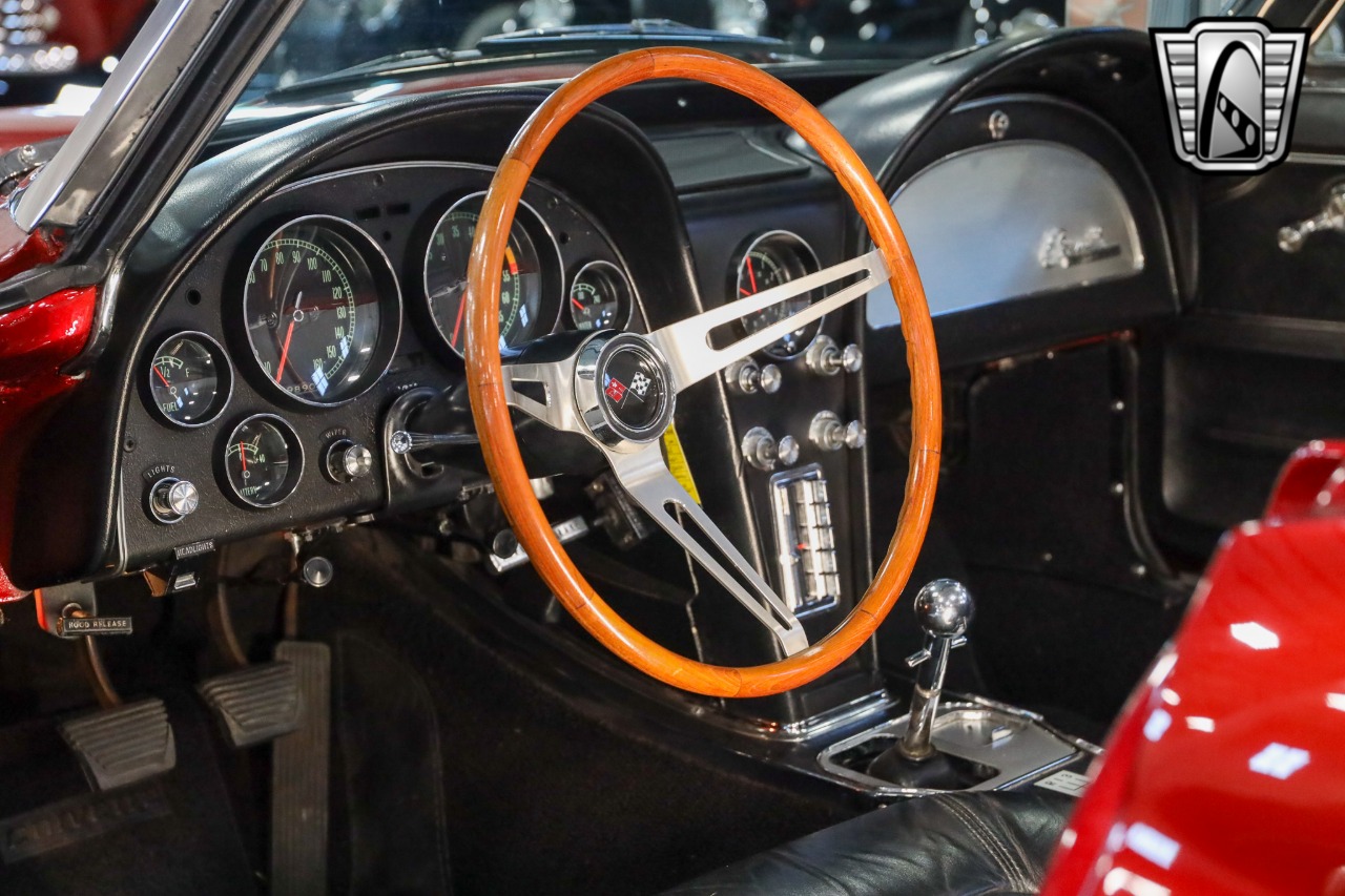 1965 Chevrolet Corvette 19