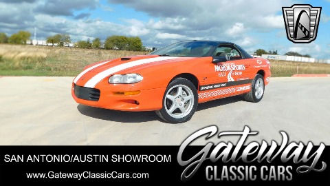 1999 Chevrolet Camaro image 2