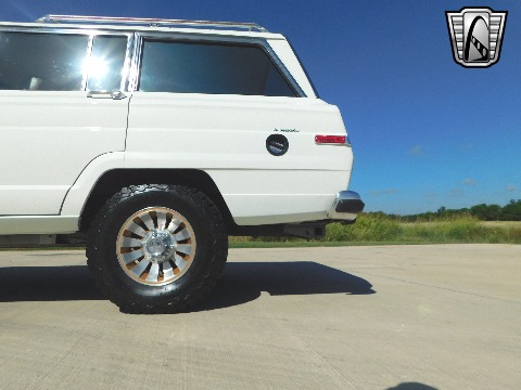 1985 Jeep Grand Wagoneer image 35