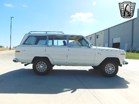 1985 Jeep Grand Wagoneer image 19
