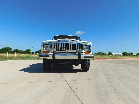 1985 Jeep Grand Wagoneer image 26