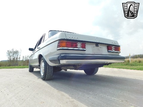 1978 Mercedes-Benz 300D image 57