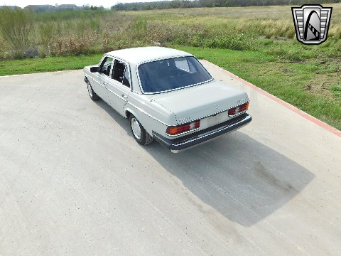 1978 Mercedes-Benz 300D image 9