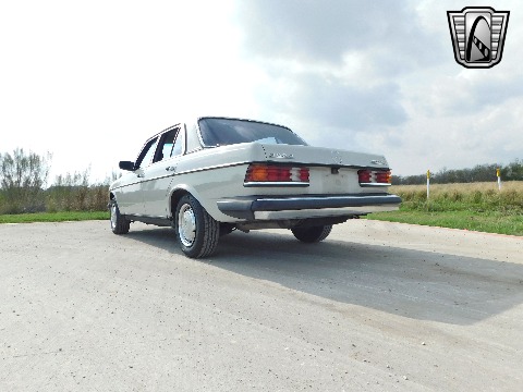 1978 Mercedes-Benz 300D image 11