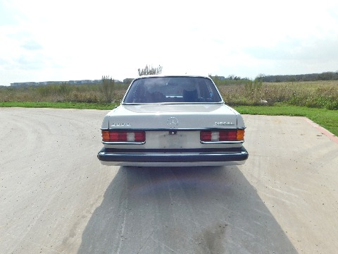 1978 Mercedes-Benz 300D image 13