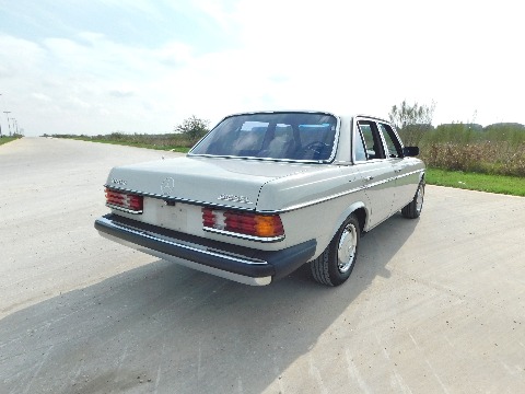 1978 Mercedes-Benz 300D image 16
