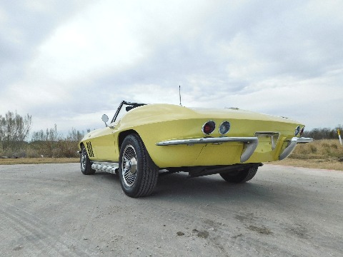 1966 Chevrolet Corvette image 11
