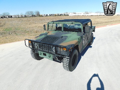 2002 AM General M1123 image 3