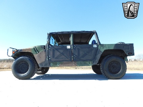 2002 AM General M1123 image 8