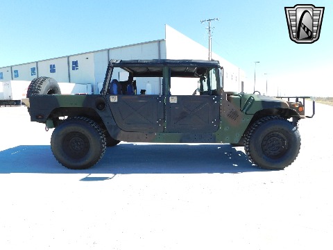 2002 AM General M1123 image 19