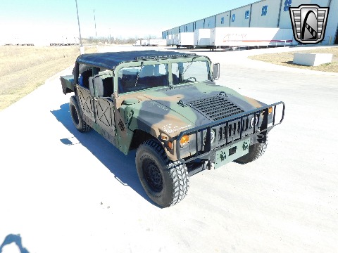 2002 AM General M1123 image 21