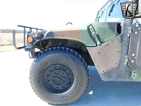 2002 AM General M1123 image 28