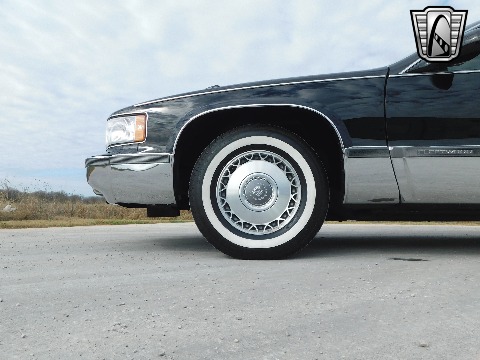 1996 Cadillac Fleetwood image 29