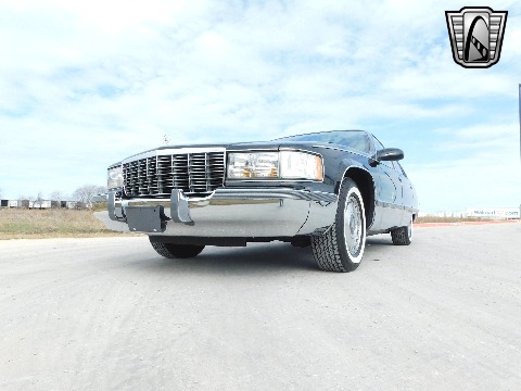 1996 Cadillac Fleetwood image 5