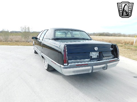 1996 Cadillac Fleetwood image 10