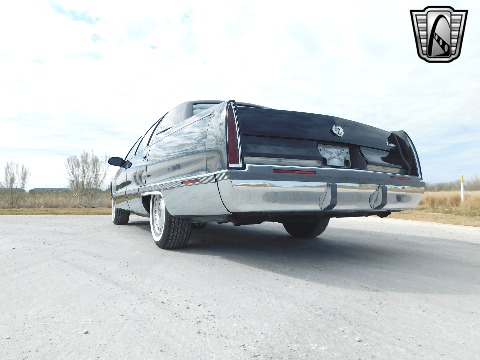 1996 Cadillac Fleetwood image 11