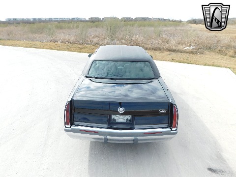 1996 Cadillac Fleetwood image 12