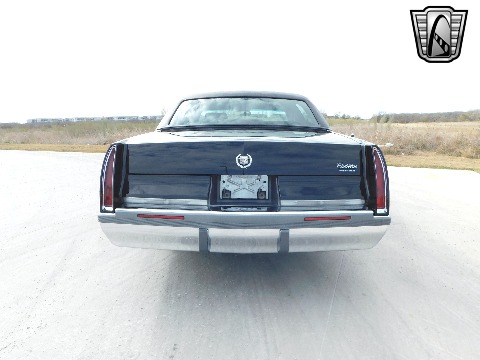1996 Cadillac Fleetwood image 13