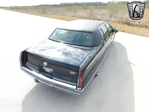 1996 Cadillac Fleetwood image 15