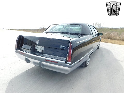 1996 Cadillac Fleetwood image 16