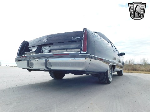 1996 Cadillac Fleetwood image 17
