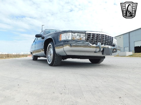1996 Cadillac Fleetwood image 23
