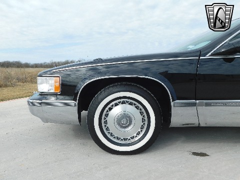 1996 Cadillac Fleetwood image 28