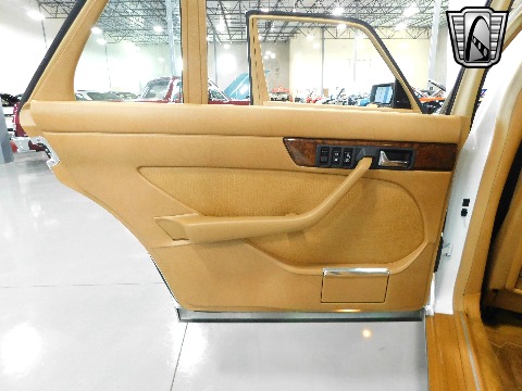 1987 Mercedes-Benz 560SEL image 107