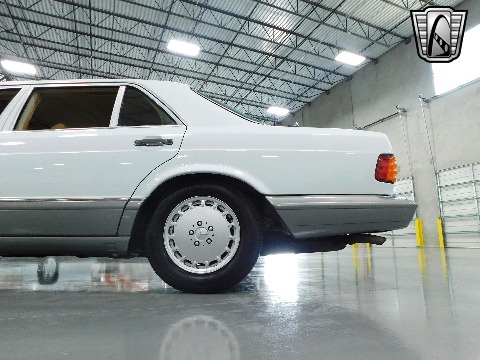 1987 Mercedes-Benz 560SEL image 35