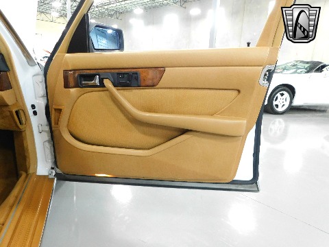 1987 Mercedes-Benz 560SEL image 119