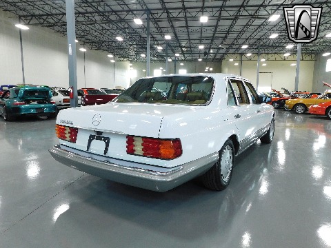 1987 Mercedes-Benz 560SEL image 16