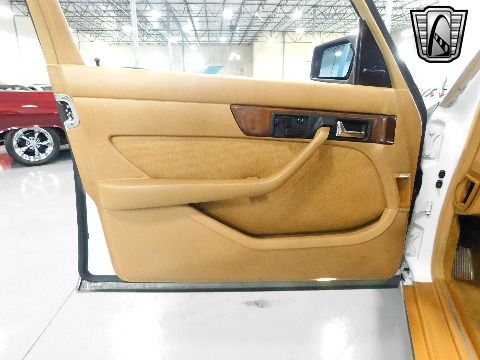 1987 Mercedes-Benz 560SEL image 94