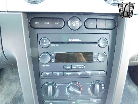 2006 Ford Mustang image 110