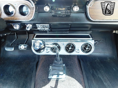 1965 Ford Mustang image 112
